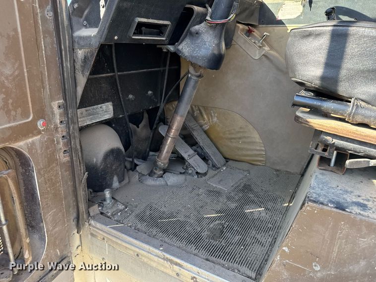 image for item ER2112 1986 Mack MR685P refuse truck