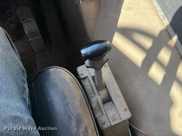 image for item ER2112 1986 Mack MR685P refuse truck