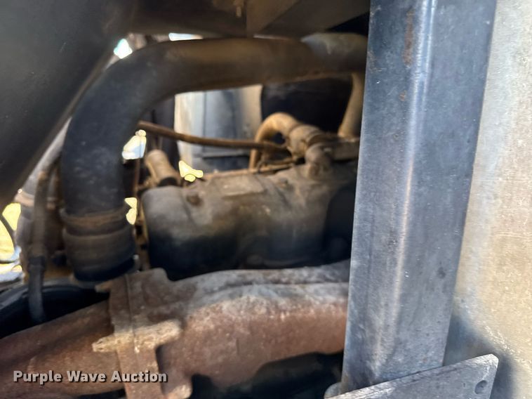 image for item ER2112 1986 Mack MR685P refuse truck