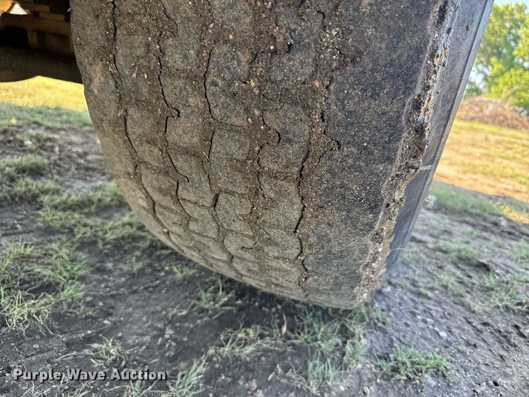 image for item ER2112 1986 Mack MR685P refuse truck