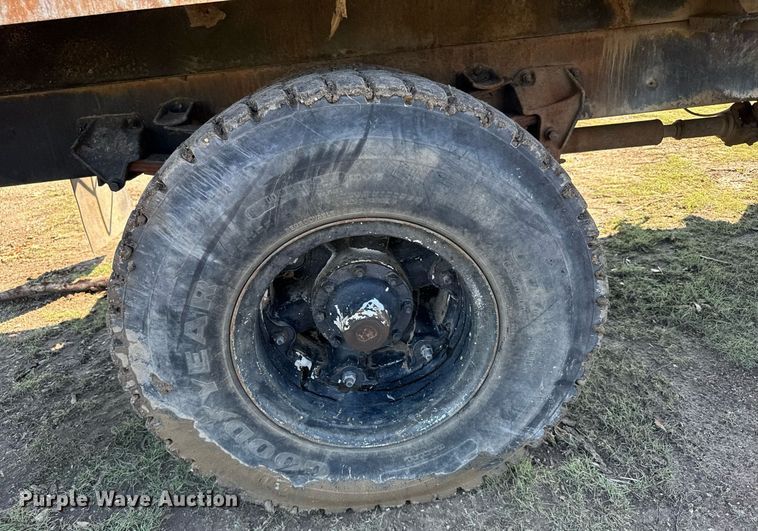 image for item ER2112 1986 Mack MR685P refuse truck