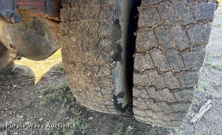 image for item ER2112 1986 Mack MR685P refuse truck