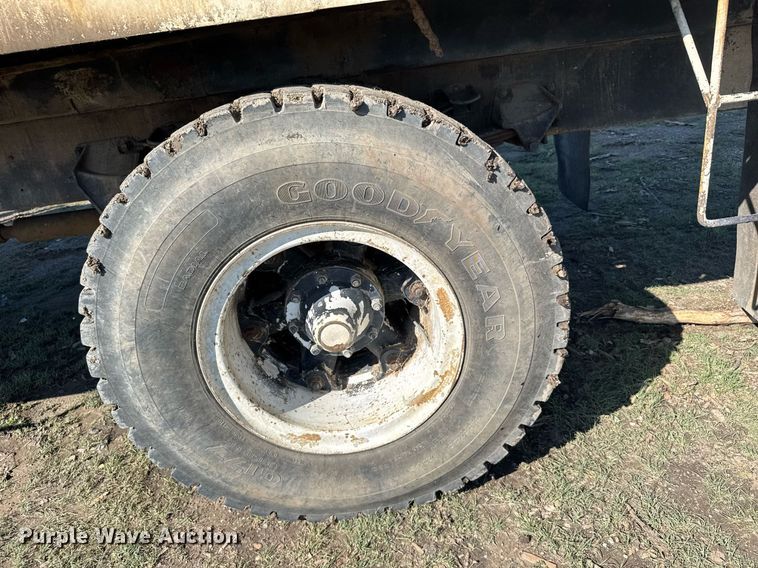 image for item ER2112 1986 Mack MR685P refuse truck