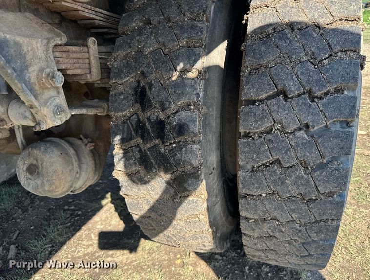 image for item ER2112 1986 Mack MR685P refuse truck