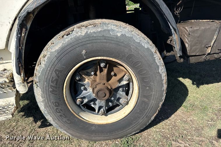 image for item ER2112 1986 Mack MR685P refuse truck