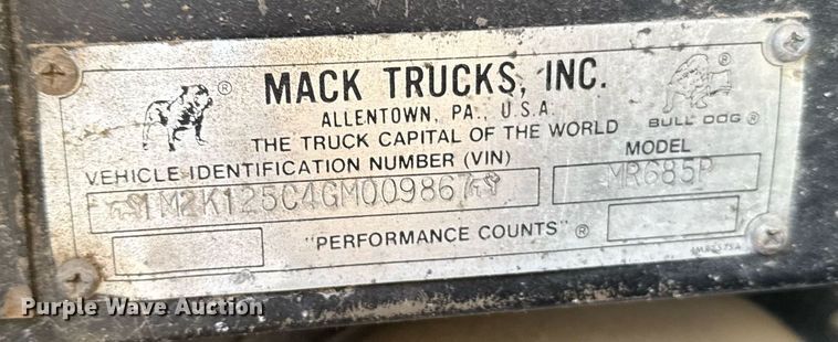 image for item ER2112 1986 Mack MR685P refuse truck