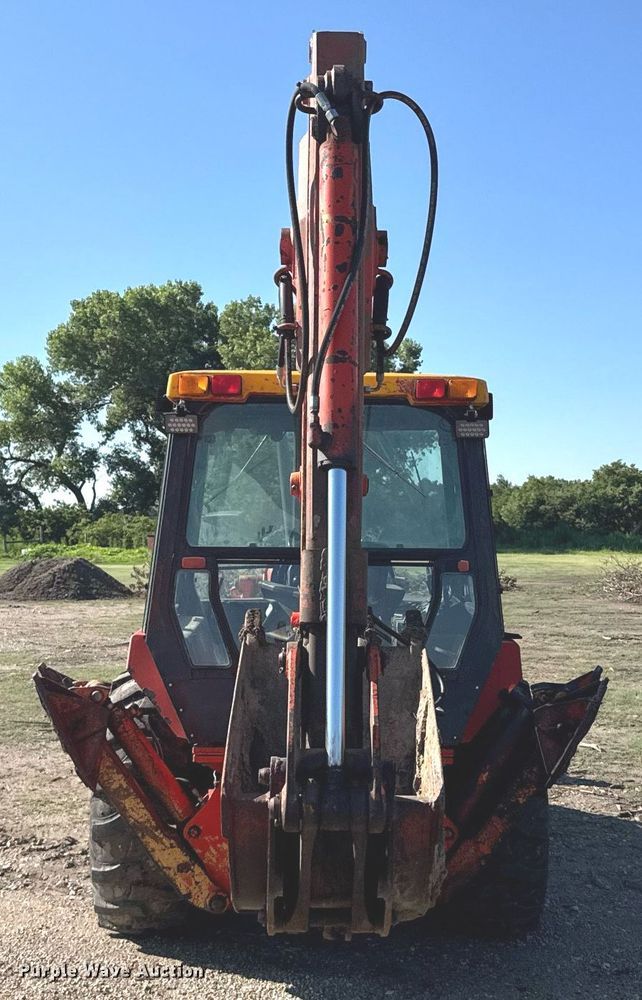 image for item ER2114 1988 John Deere 310C backhoe