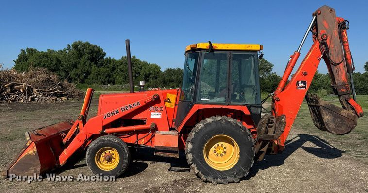 image for item ER2114 1988 John Deere 310C backhoe