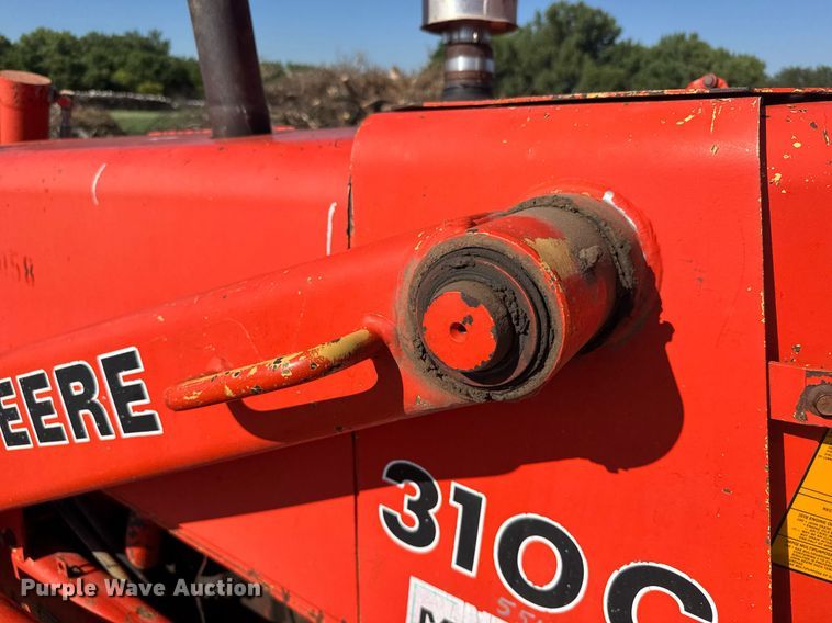 image for item ER2114 1988 John Deere 310C backhoe