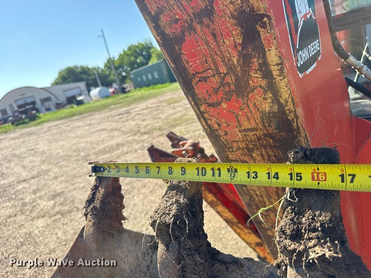 image for item ER2114 1988 John Deere 310C backhoe