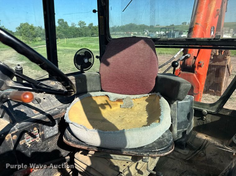 image for item ER2114 1988 John Deere 310C backhoe