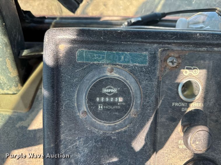 image for item ER2114 1988 John Deere 310C backhoe