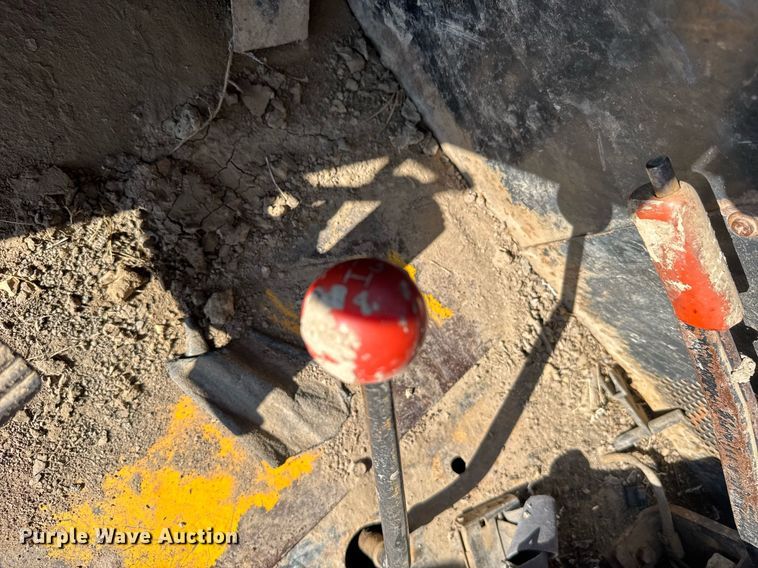 image for item ER2114 1988 John Deere 310C backhoe