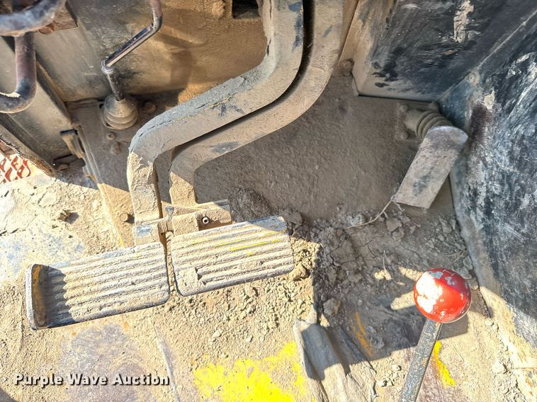 image for item ER2114 1988 John Deere 310C backhoe