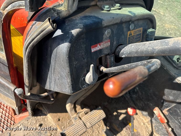 image for item ER2114 1988 John Deere 310C backhoe