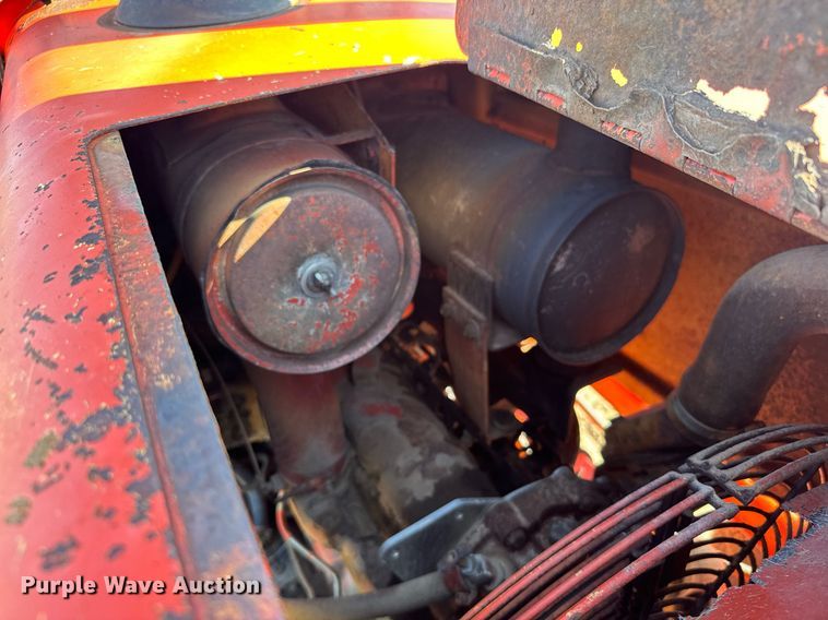 image for item ER2114 1988 John Deere 310C backhoe