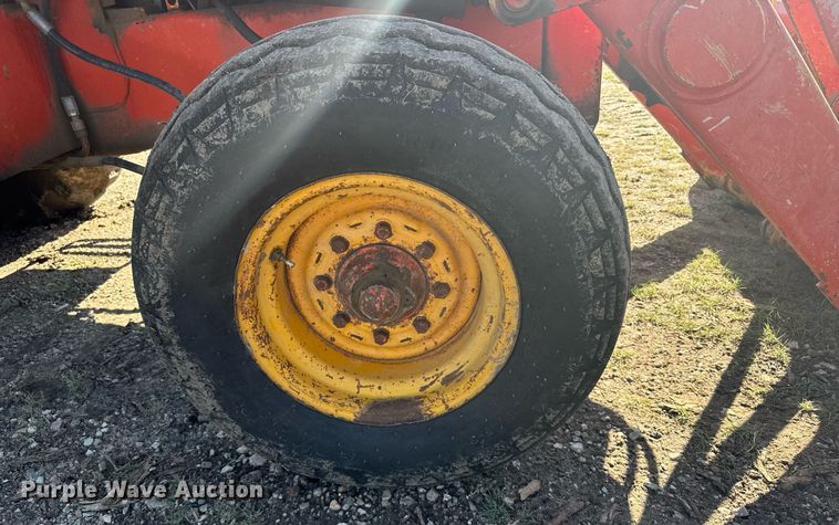 image for item ER2114 1988 John Deere 310C backhoe