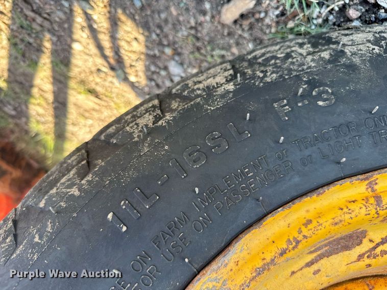 image for item ER2114 1988 John Deere 310C backhoe