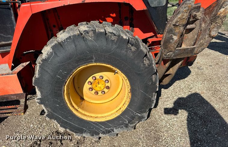 image for item ER2114 1988 John Deere 310C backhoe