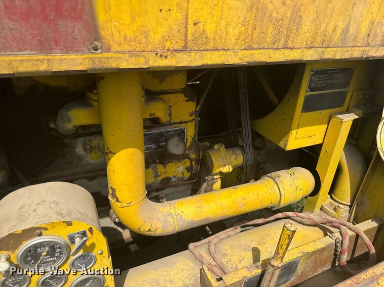 image for item ER2134 1969 Schramn 375 air compressor