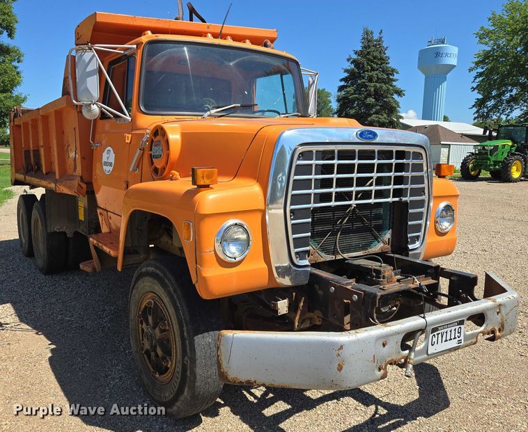 image for item ER5451 1985 Ford LT8000 dump truck