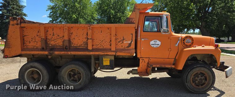 image for item ER5451 1985 Ford LT8000 dump truck