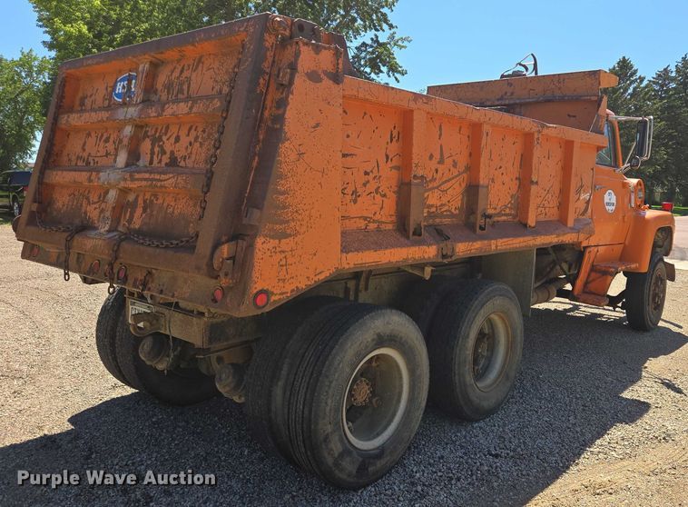 image for item ER5451 1985 Ford LT8000 dump truck