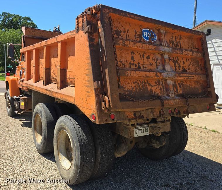 image for item ER5451 1985 Ford LT8000 dump truck