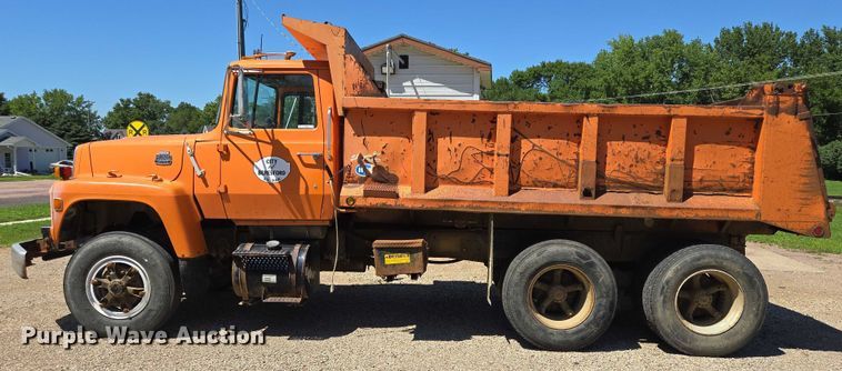 image for item ER5451 1985 Ford LT8000 dump truck