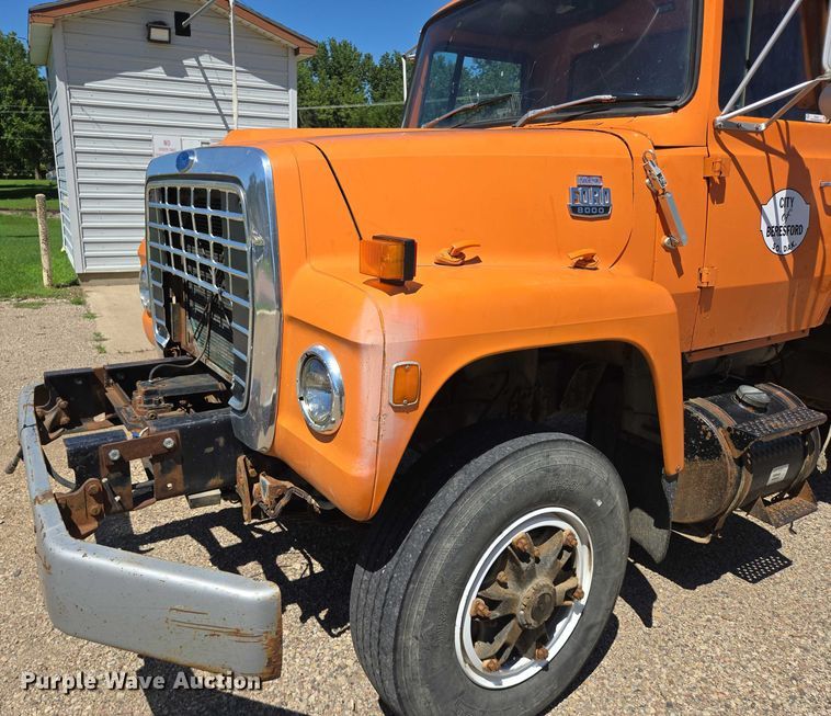 image for item ER5451 1985 Ford LT8000 dump truck