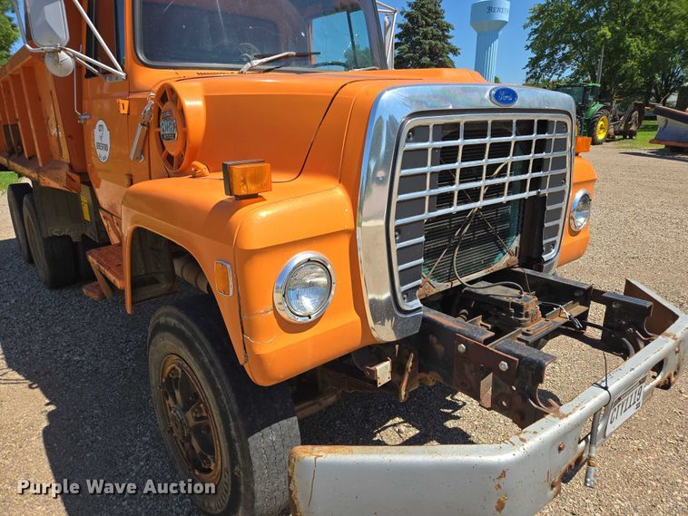image for item ER5451 1985 Ford LT8000 dump truck