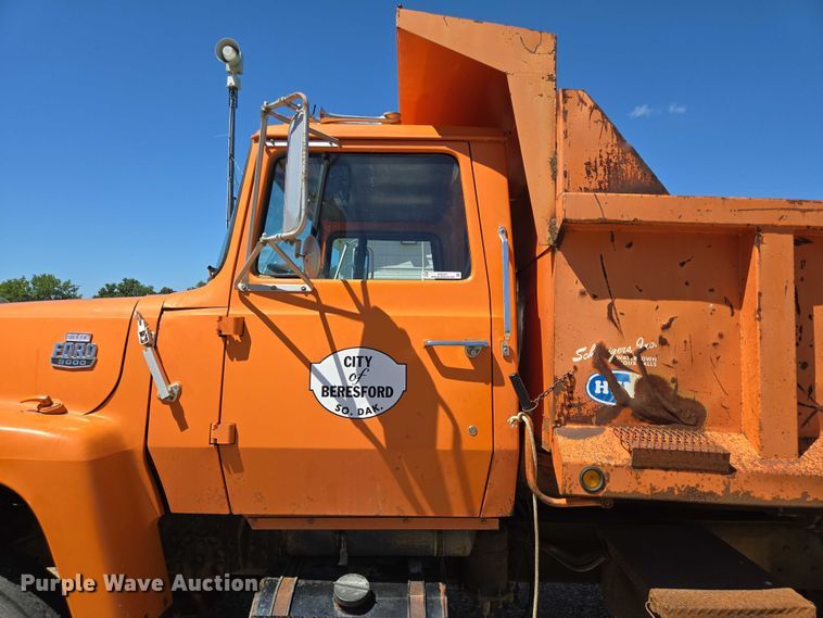 image for item ER5451 1985 Ford LT8000 dump truck