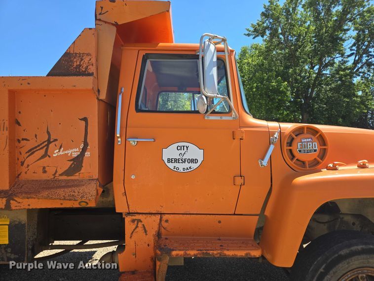 image for item ER5451 1985 Ford LT8000 dump truck