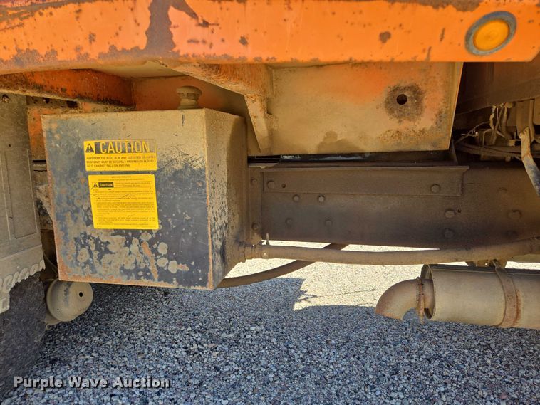 image for item ER5451 1985 Ford LT8000 dump truck