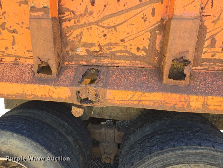 image for item ER5451 1985 Ford LT8000 dump truck