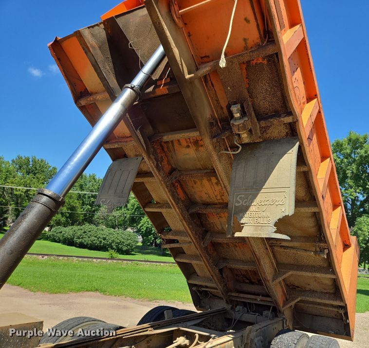 image for item ER5451 1985 Ford LT8000 dump truck