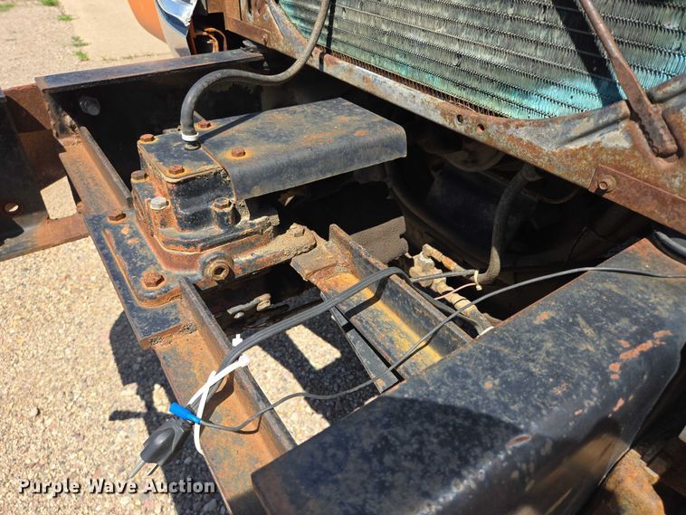 image for item ER5451 1985 Ford LT8000 dump truck