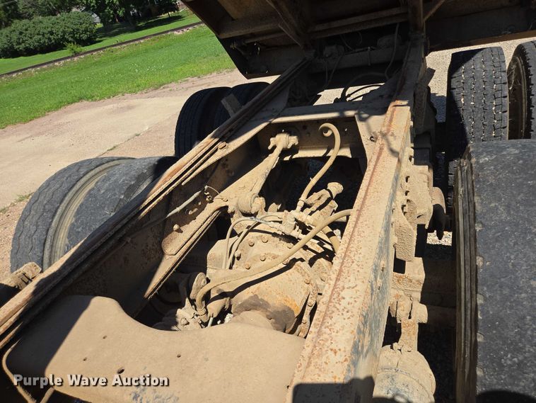 image for item ER5451 1985 Ford LT8000 dump truck