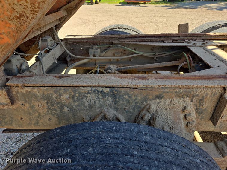 image for item ER5451 1985 Ford LT8000 dump truck