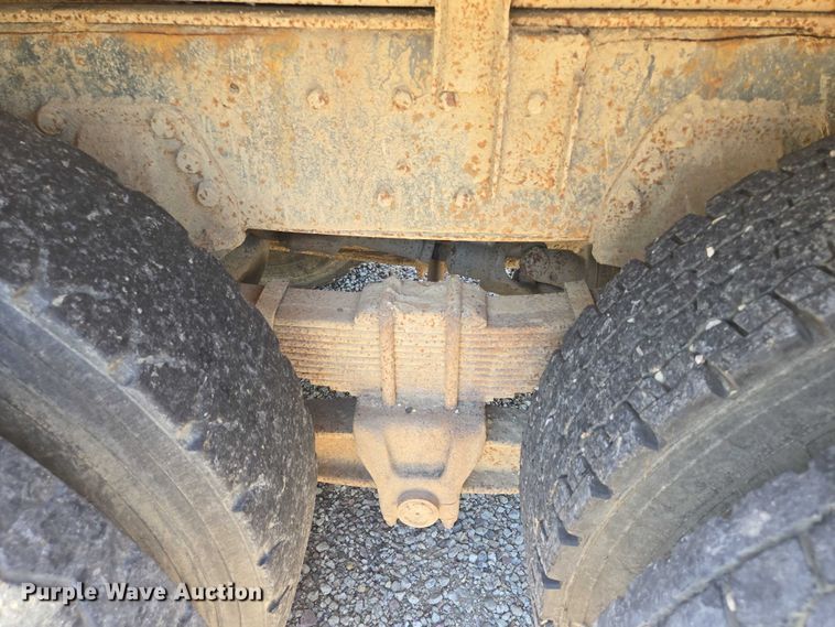image for item ER5451 1985 Ford LT8000 dump truck
