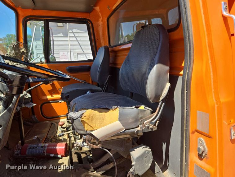 image for item ER5451 1985 Ford LT8000 dump truck