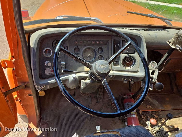 image for item ER5451 1985 Ford LT8000 dump truck
