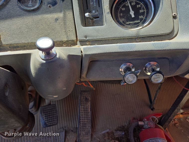 image for item ER5451 1985 Ford LT8000 dump truck