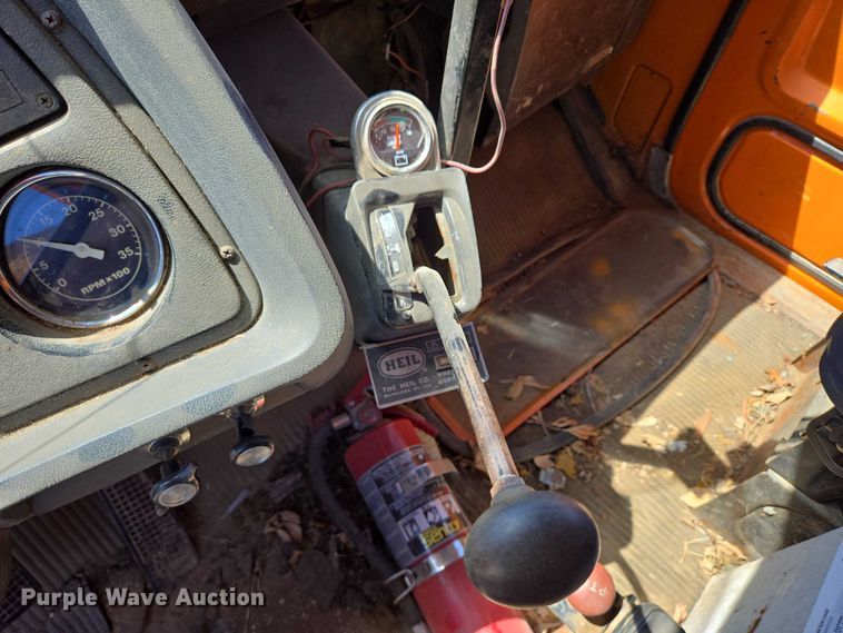 image for item ER5451 1985 Ford LT8000 dump truck