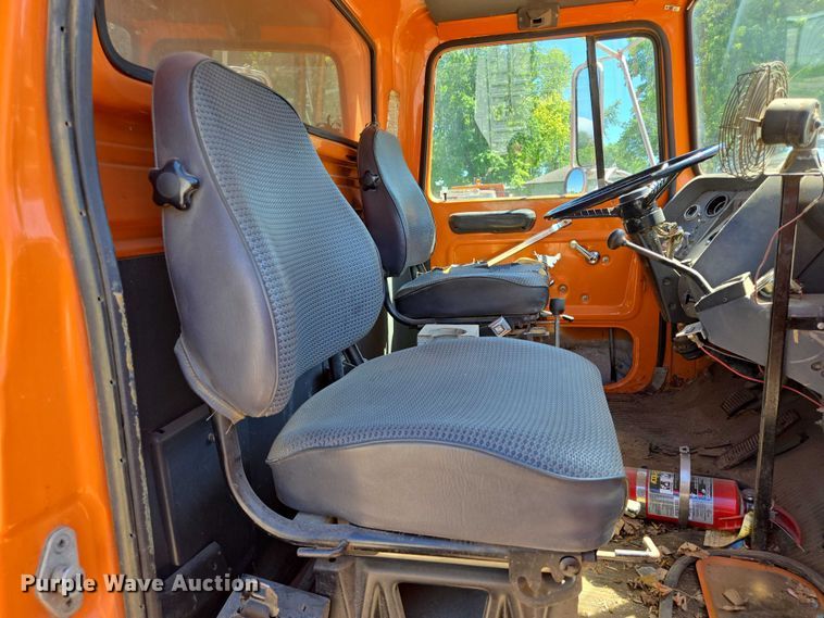image for item ER5451 1985 Ford LT8000 dump truck