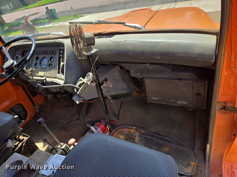 image for item ER5451 1985 Ford LT8000 dump truck