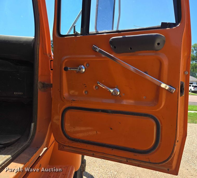 image for item ER5451 1985 Ford LT8000 dump truck