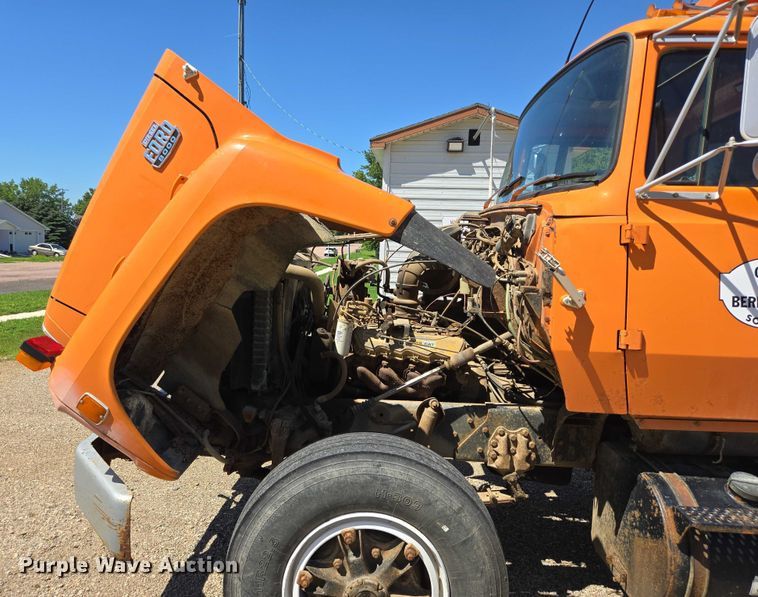 image for item ER5451 1985 Ford LT8000 dump truck