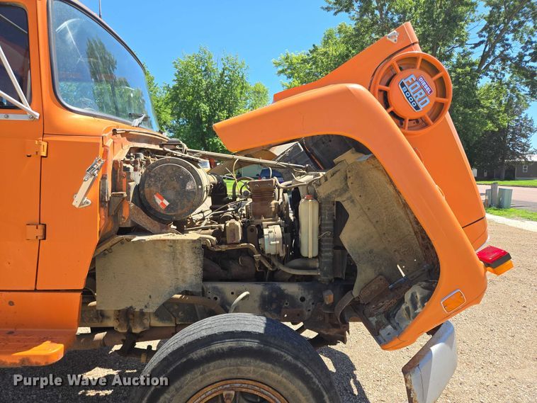 image for item ER5451 1985 Ford LT8000 dump truck