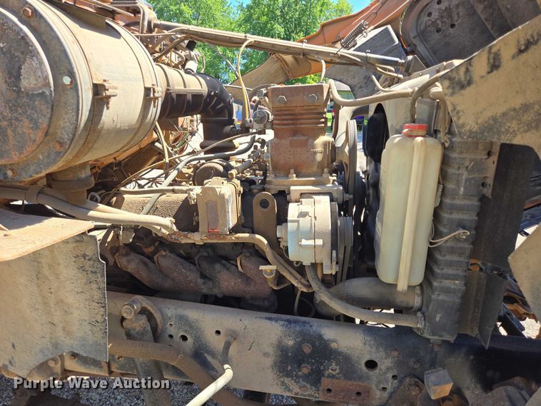 image for item ER5451 1985 Ford LT8000 dump truck